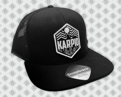 Aufnähservice Karpio Patch gewebt Kettelrand Cap verschiedene Caps mit gleichem Logo veredelt