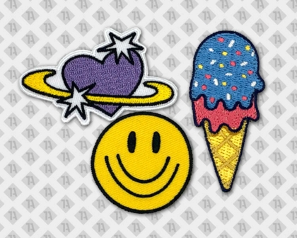 Gestickter Kontur geschnittener Aufnäher Patch mit gesticktem Rand Smiley Eis Herzplanet gelb lila blau DIY Kinder